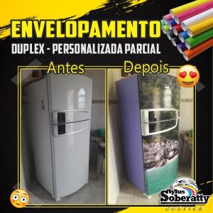 GELADEIRA DUPLEX - PERSONALIZADA PARCIAL VINIL  CORES VARIADAS BRILHOSO SEM REFILE PERSONALIZADA NA FRENTE , COR LISA NAS LATERAIS